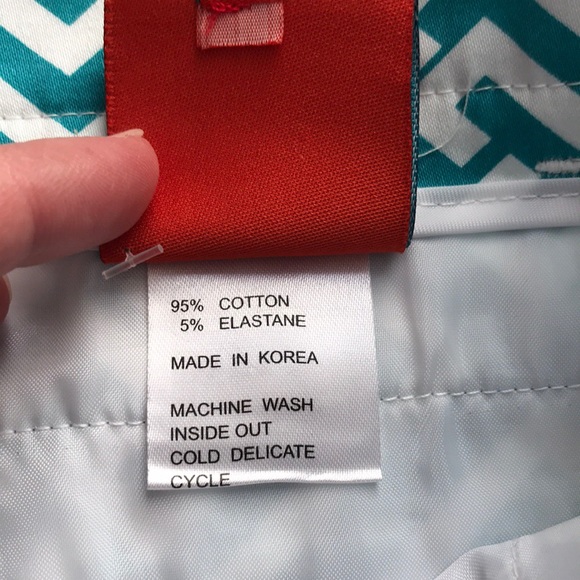 🚨CLOSET CLOSING🚨 Teal Green & White Geometric Print Shorts - Picture 4 of 4